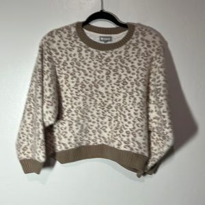 - Tractr Cropped Dolman Sleeve Leopard Sweater Size L